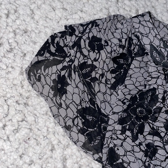 Ann Taylor Petite Floral 100% Silk Ruffle Gray Black Blouse SP - Picture 6 of 8